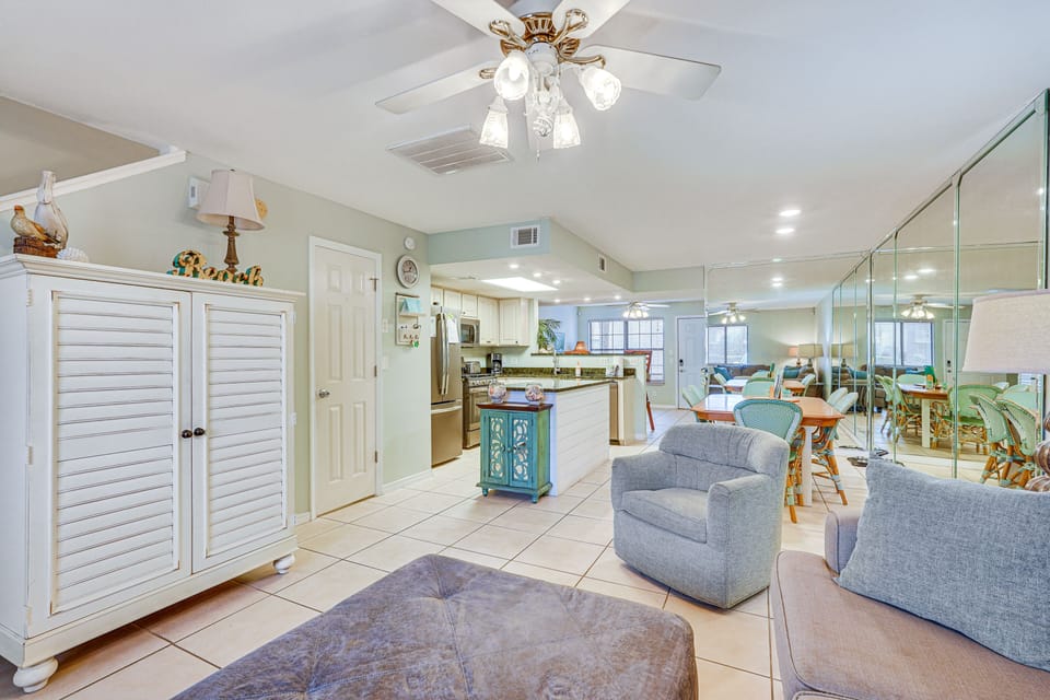 Living Area | Smart TV w/ Cable | Board Games | Pack 'n Play