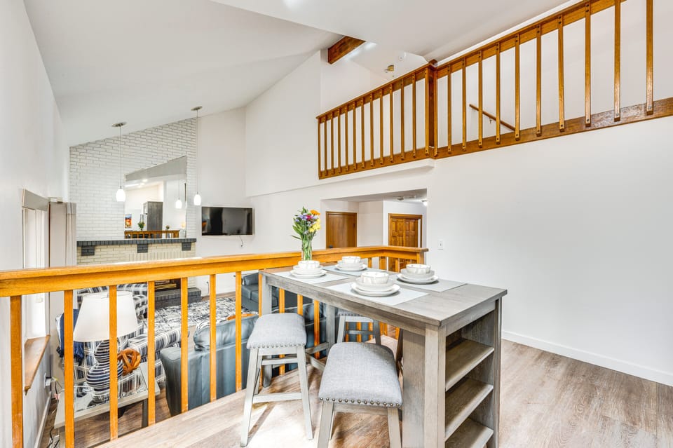 Breakfast Nook | Main Level