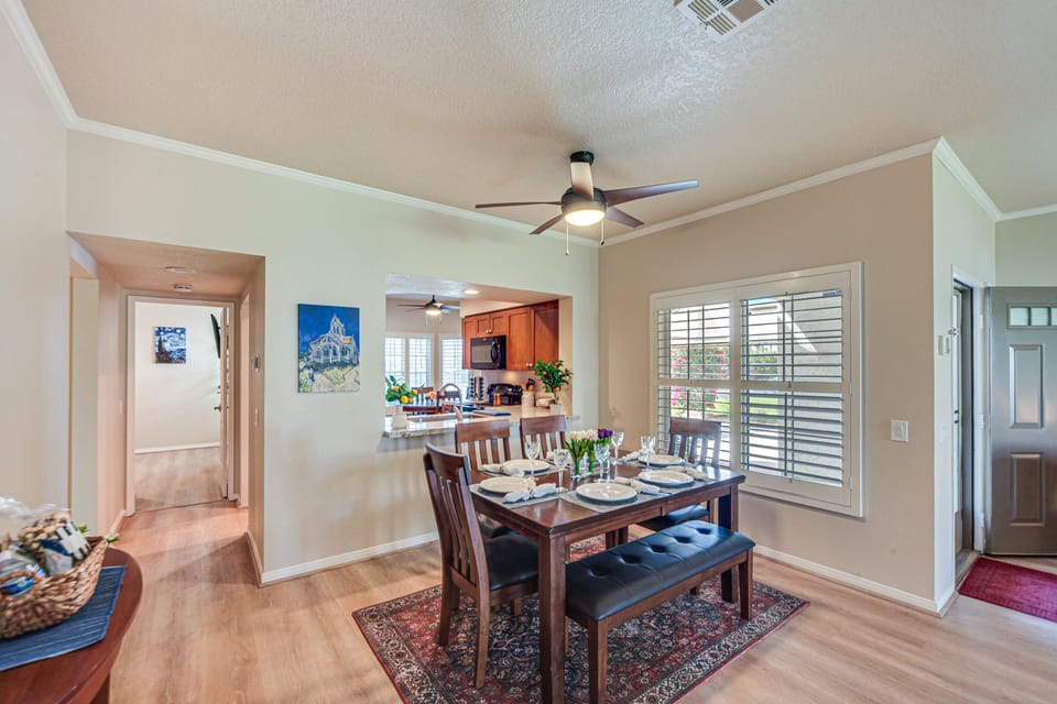 Dining Area | Dishware/Flatware Provided
