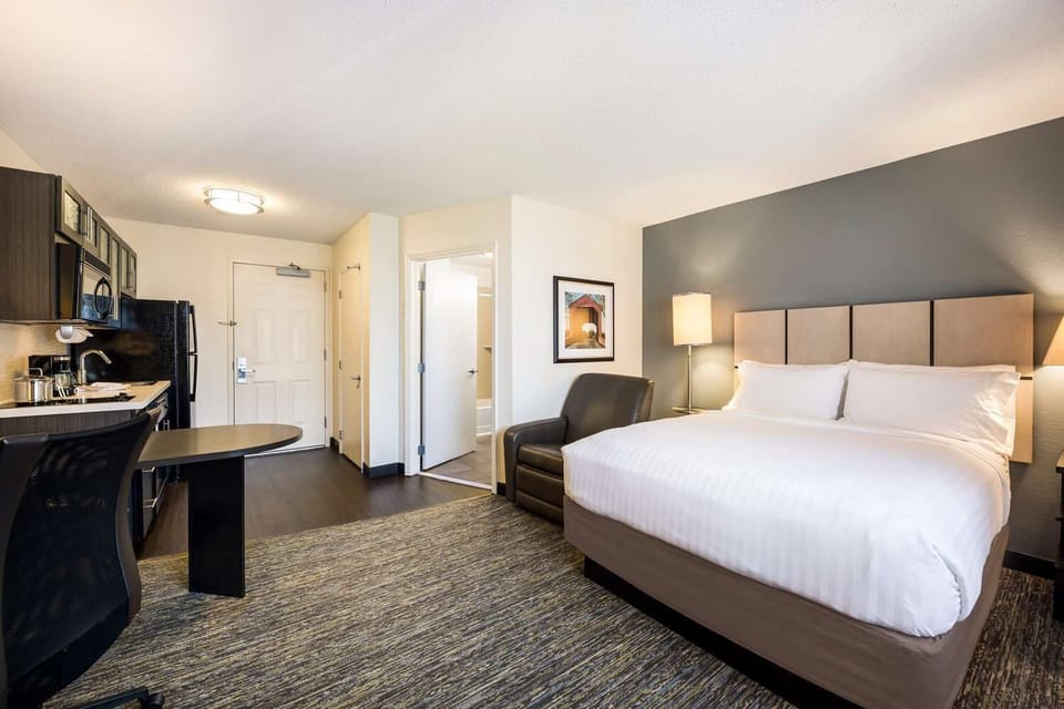 Arrive and relax in a spacious studio with kitchenette convenience.