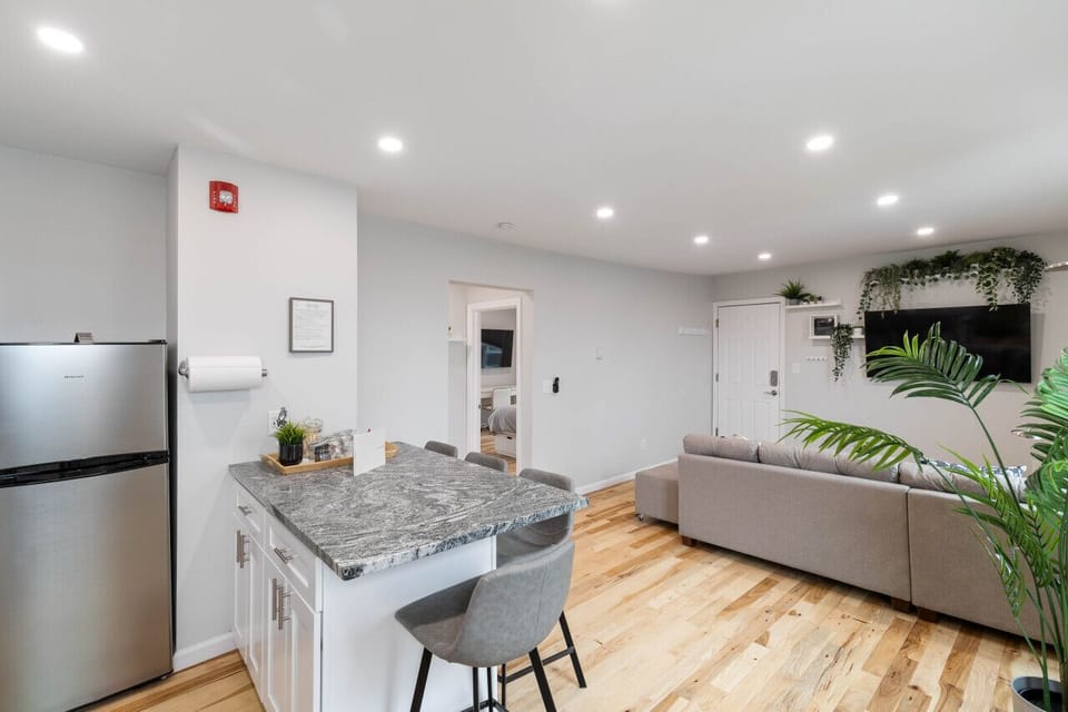Small space, big convenience! Our modern kitchenette is fully equipped with a microwave, mini-fridge, and all the essential cookware for a quick and easy meal.