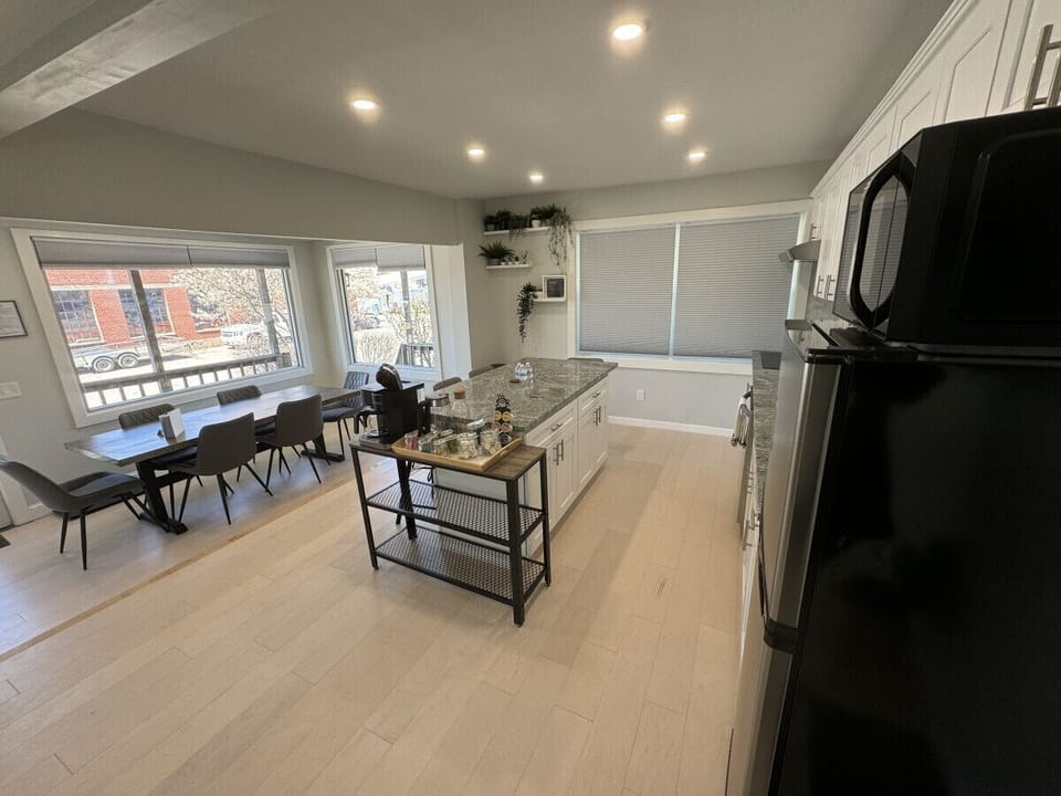 Small space, big convenience! Our modern kitchenette is fully equipped with a microwave, mini-fridge, and all the essential cookware for a quick and easy meal.