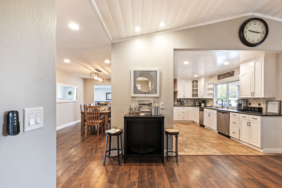 Spacious and fully equipped kitchen.