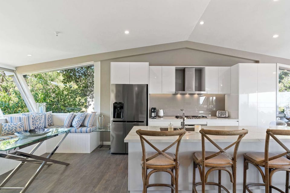 Big, cooks kitchen