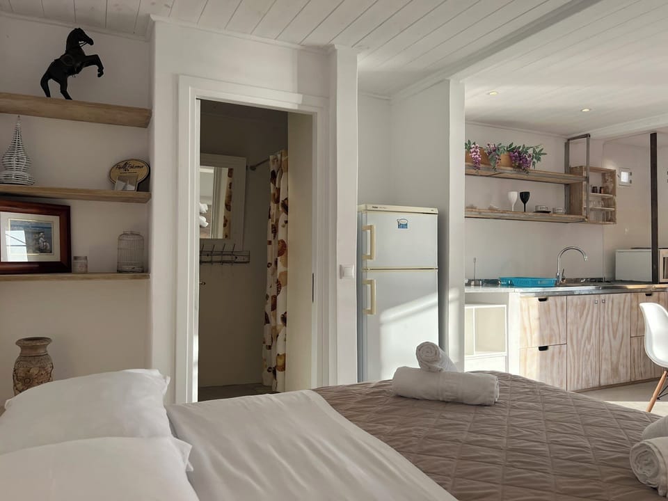 Hallway leading to the bathroom – privacy and comfort

