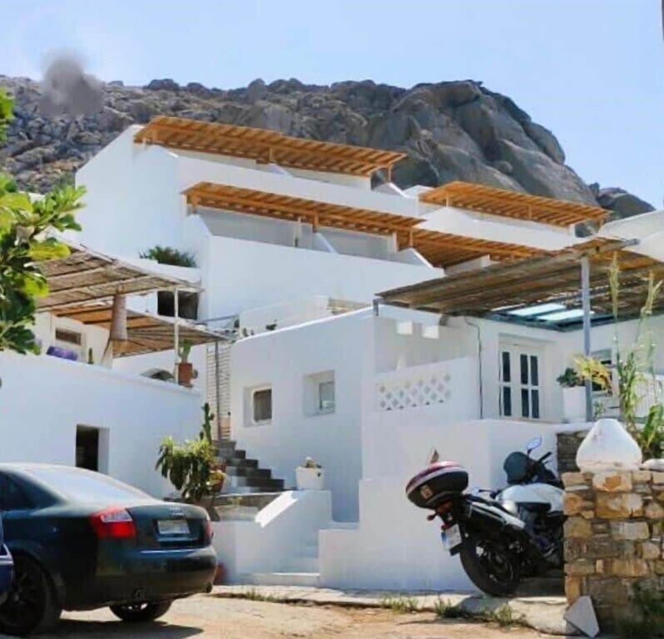 Exterior view – traditional Cycladic architecture

