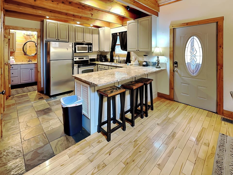 Kitchen with Breakfast Bar: Newly Remodeled and Fully Equipped