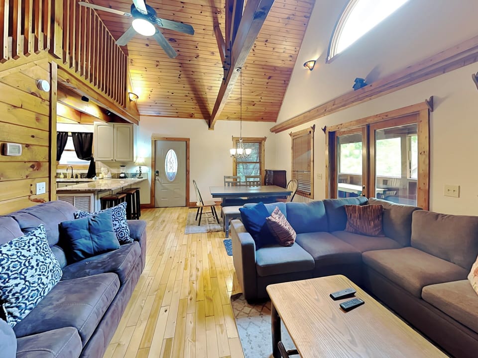 Welcome to Smokey Bear Haven—your Pigeon Forge retreat featuring a sunroom with a hot tub, game room, and perfect for groups of 8!