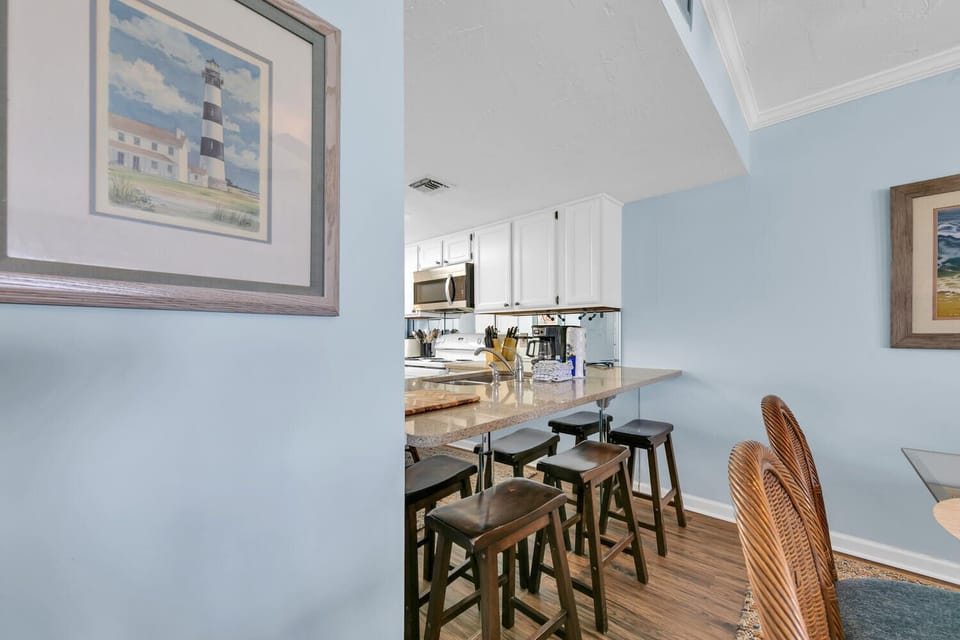 Eat-in bar seating