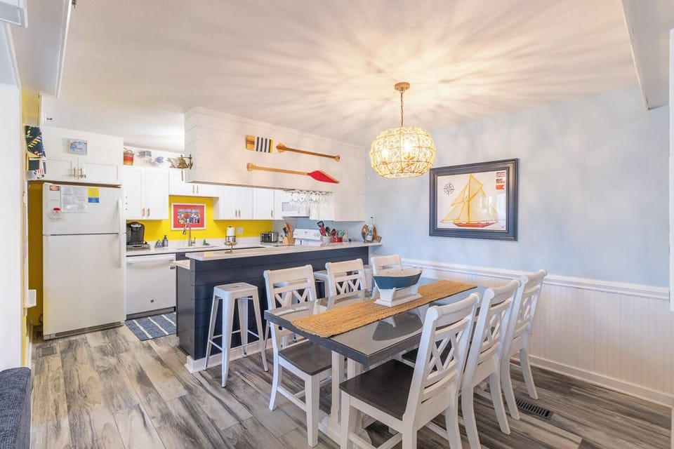 Top Level Dining Area