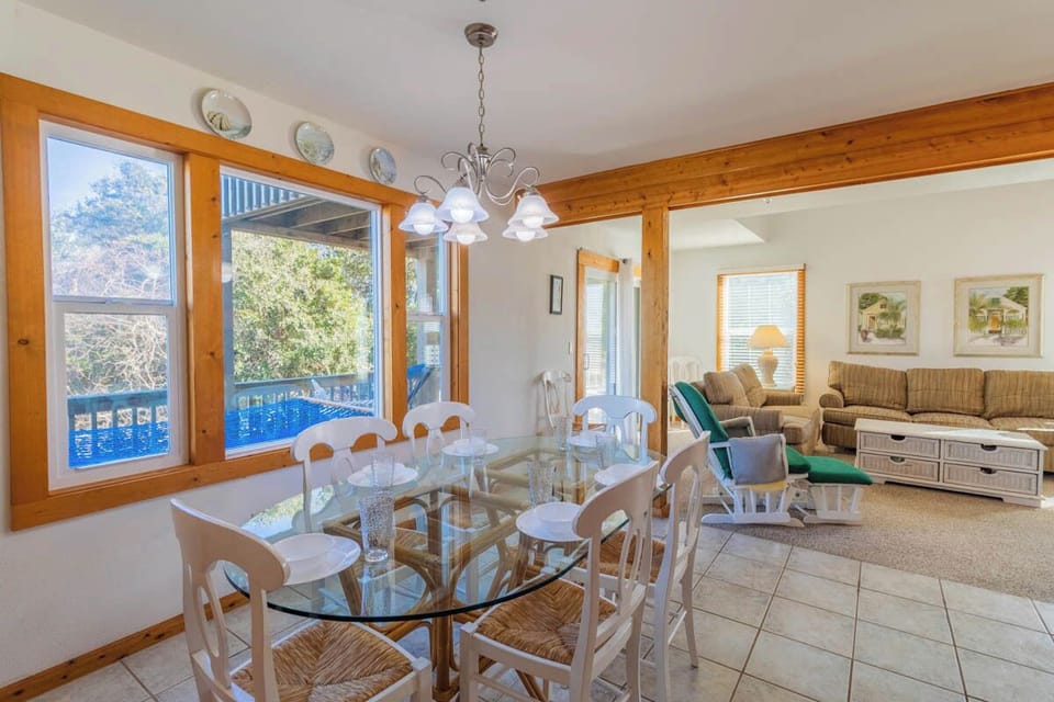 Mid Level Dining Area