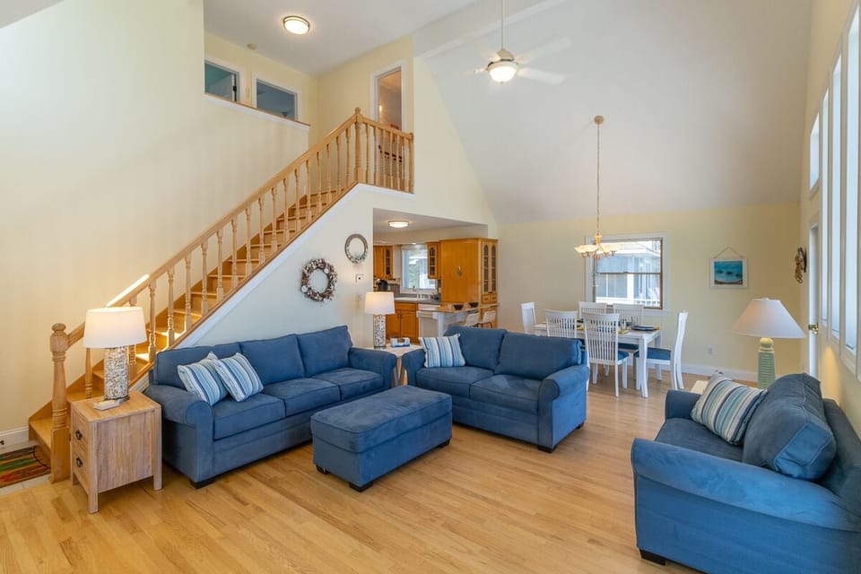 Mid Level Living Area