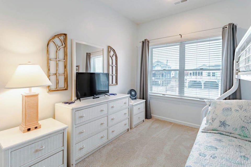 Pyramid Bunk and Twin Trundle Bedroom