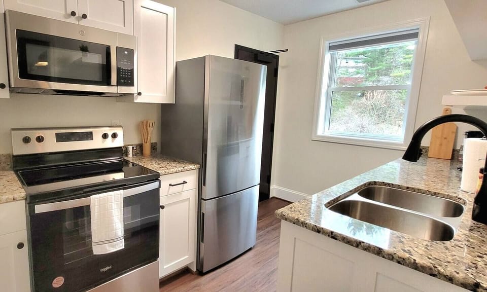 A full kitchen with all the equipment you need to make a tasty meal!