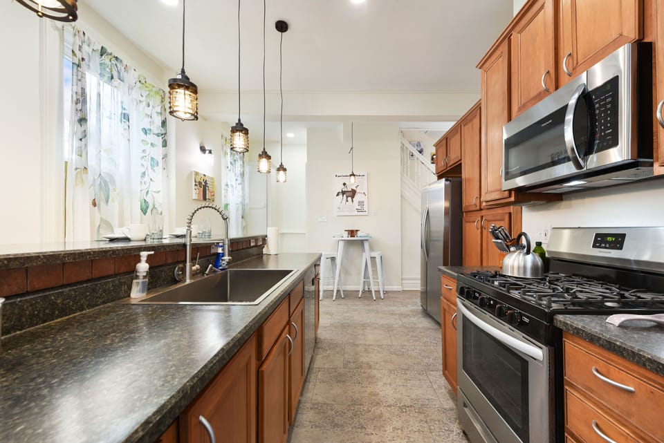 Fully equipped kitchen w/ modern appliances, Keurig, spices & cookware.