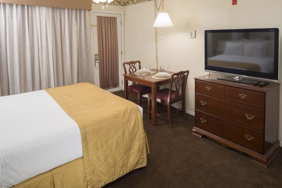 Stylish unit with 1 Queen size bed