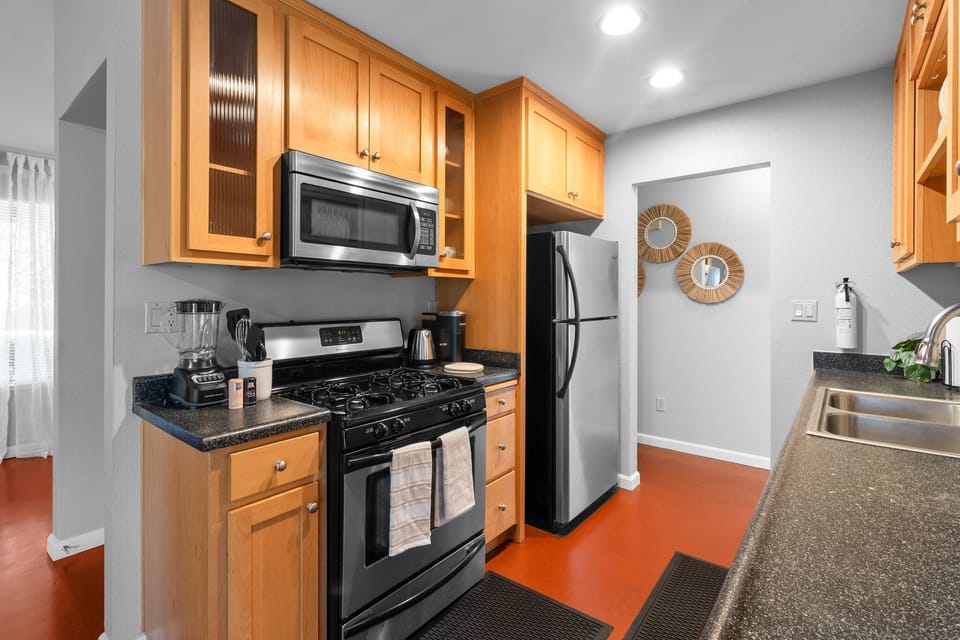 Full size fridge, microwave oven, broiler oven and stove top