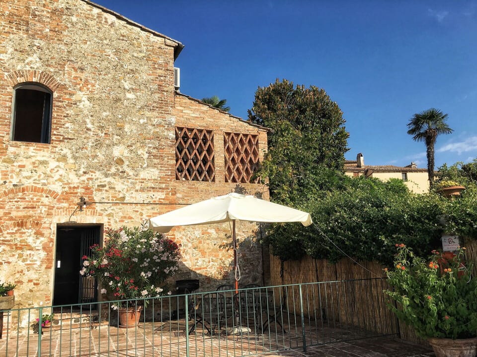 Balcony / Terrace / Patio, Building Exterior, Outdoor, Pool