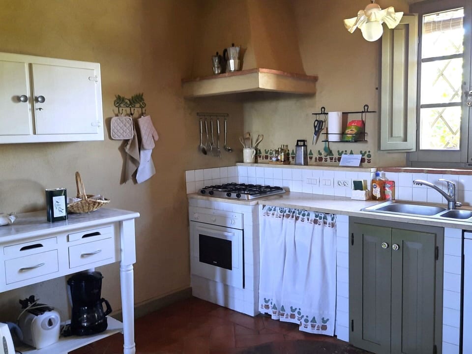Dining Room, Kitchen