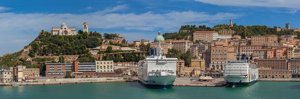 Water, Cloud, Boat, Sky, Building, Watercraft, Naval Architecture, Azure, Vehicle, Waterway