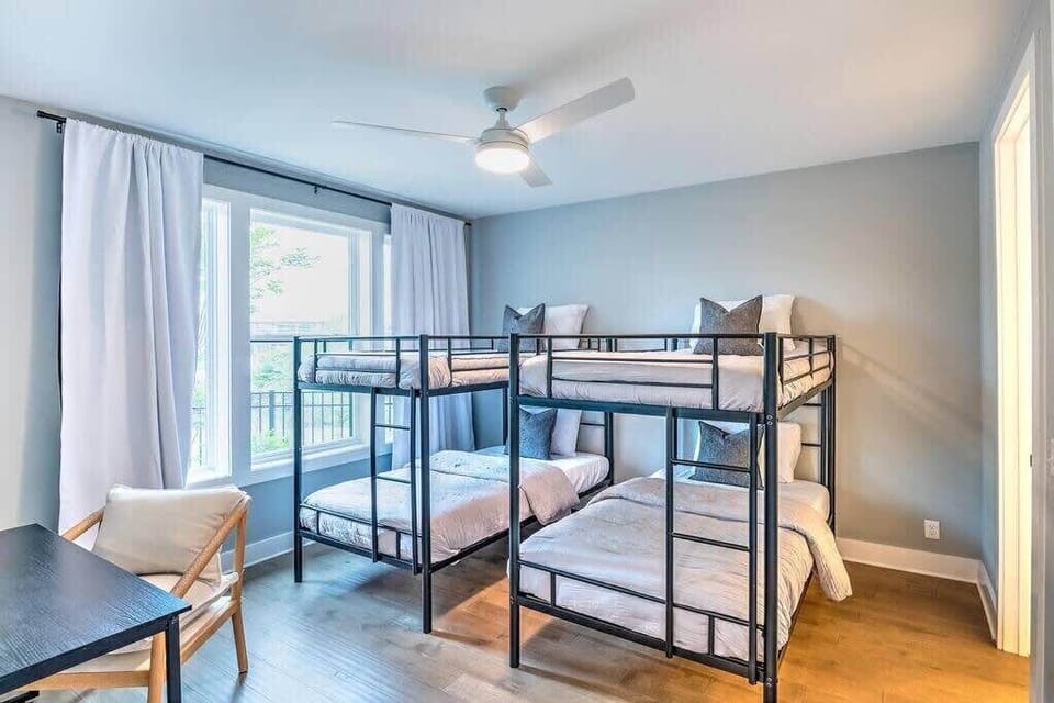 4 Twin Beds desk that can be used as a vanity
