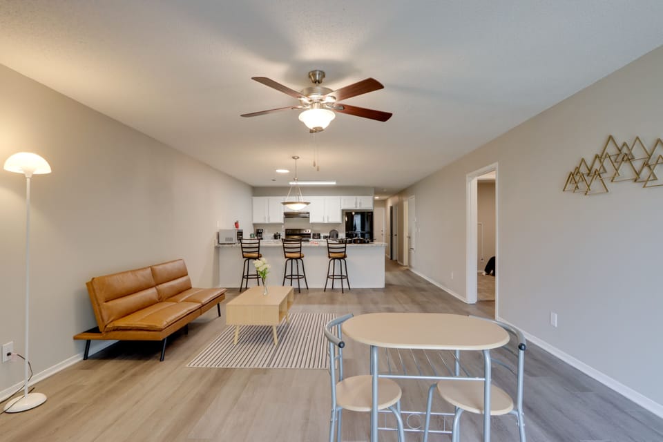 Living Room | Free WiFi | Fireplace | Central A/C & Heating | Smart TV