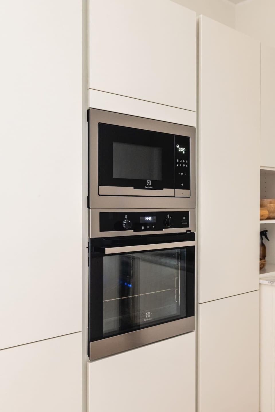 Brand new microwave and oven. Perfect for making a home cooked meal!
