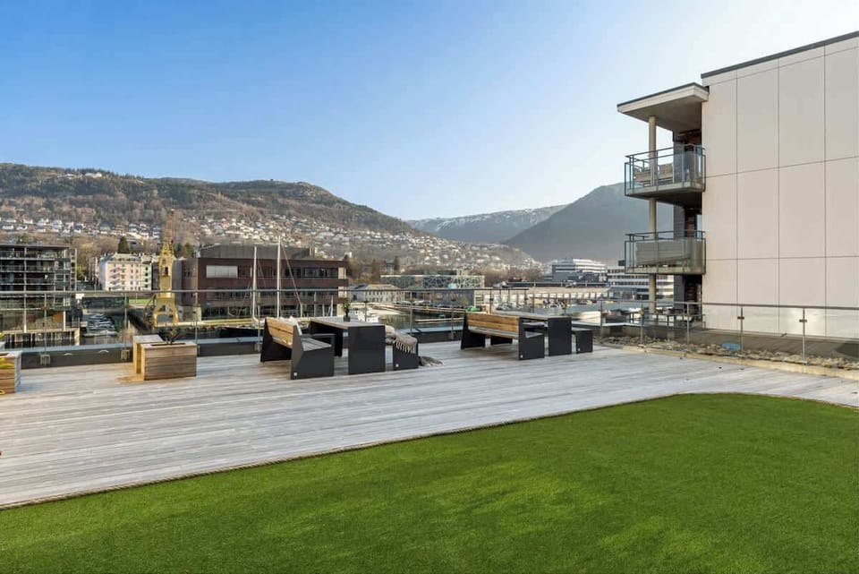 Views from the shared roof terrace during the day! A lovely space to tan, play or eat your lunch. 

Note: This area is shared with the neighbours