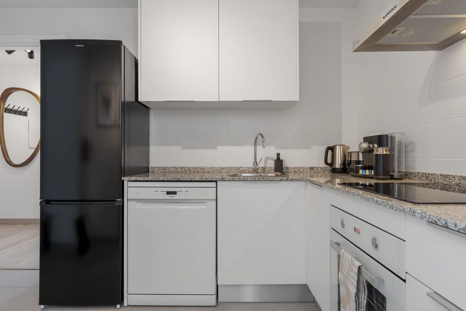Spacious fully equiped kitchen (2)