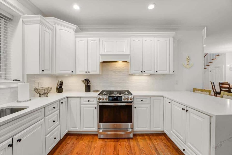 This kitchen is begging for you to make a great meal!   We have everything you need !