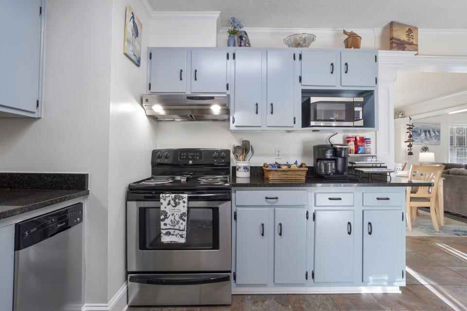 Full kitchen 
