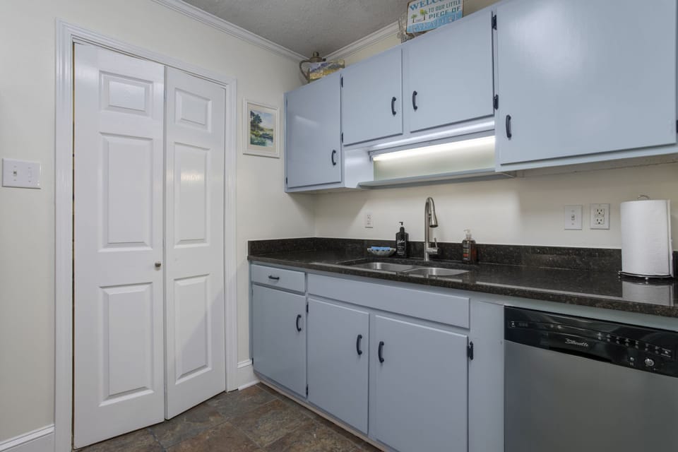 Full kitchen 