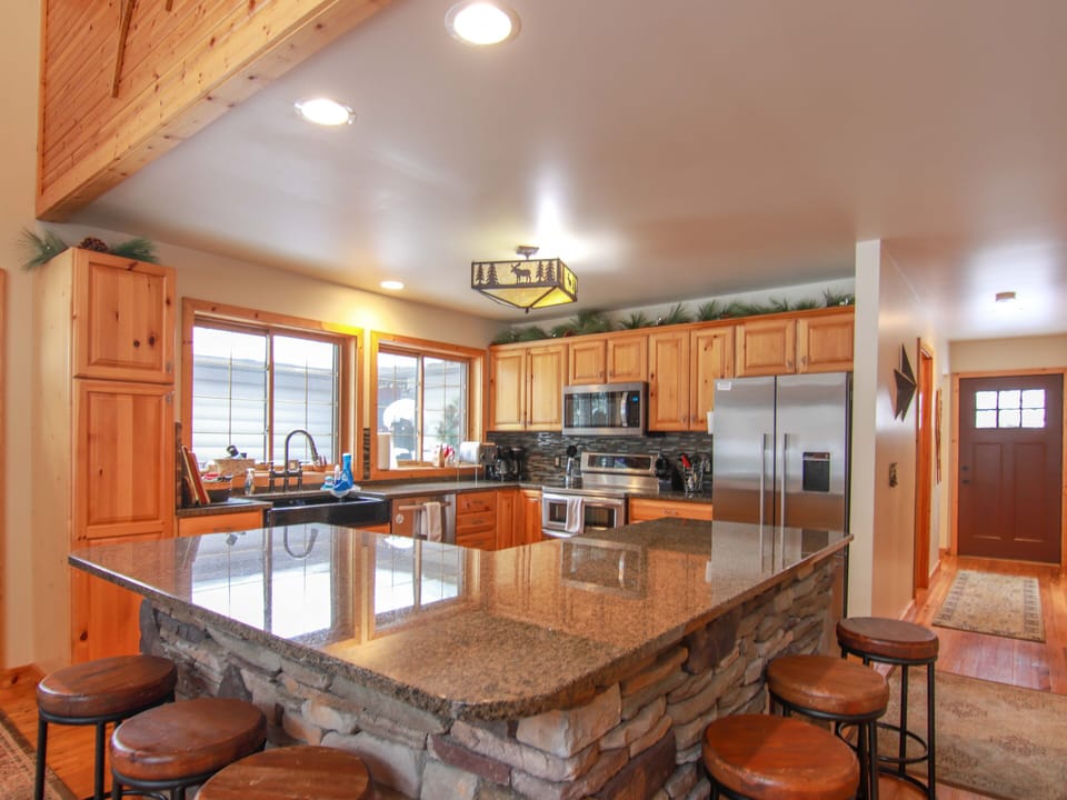 Seating 6 for at kitchen island