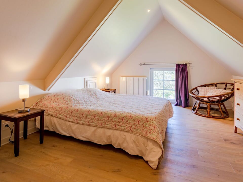 Table, Tableware, Sky, Furniture, Stemware, Wine Glass, Plate, Water, Drinkware, Azure