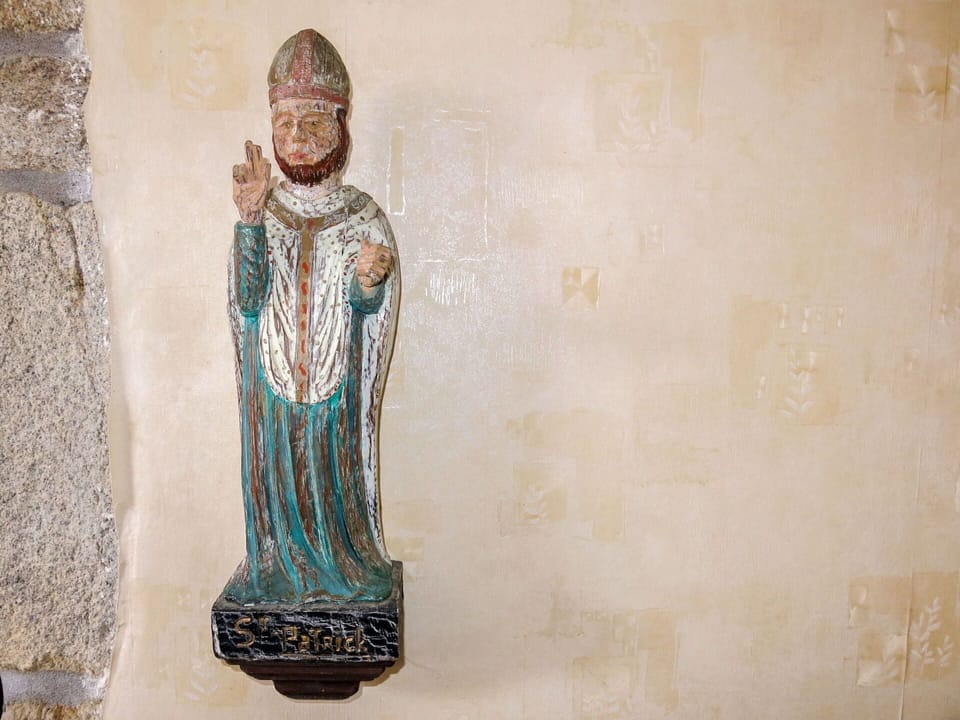 Wood, Sculpture, Art, Statue, Monument, Font, Visual Arts, Carving