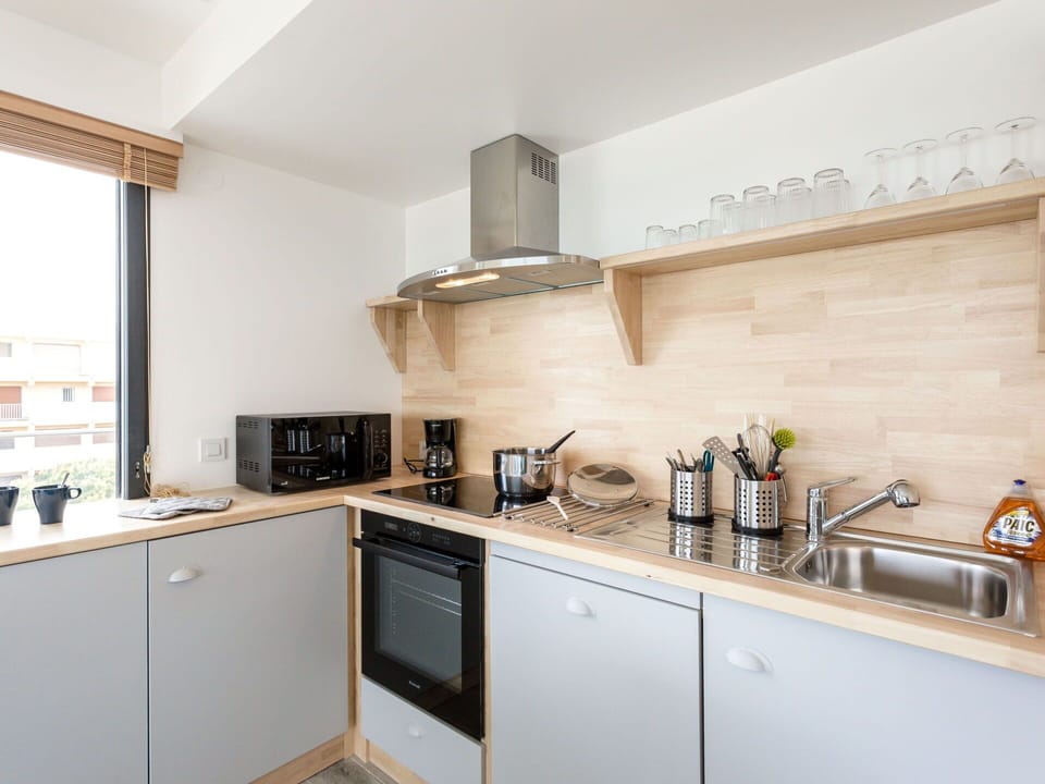 Cabinetry, Countertop, Kitchen Stove, Building, Kitchen Appliance, Kitchen, Wood, Home Appliance, Stove, Interior Design