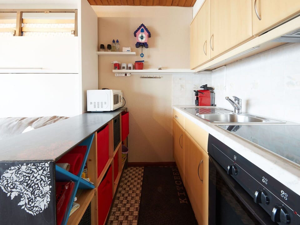 Cabinetry, Kitchen Sink, Sink, Property, Countertop, Kitchen, Tap, Wood, Interior Design, Kitchen Appliance