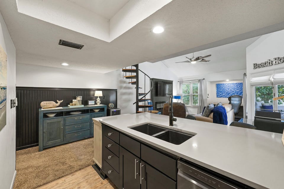 Hidden Dunes 209 - Miramar Beach - Kitchen & Living Room