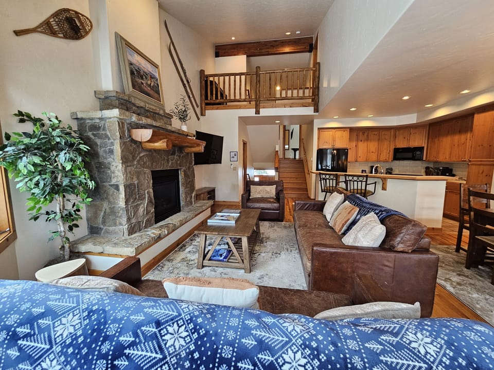 Waterstone 23 Living Area
