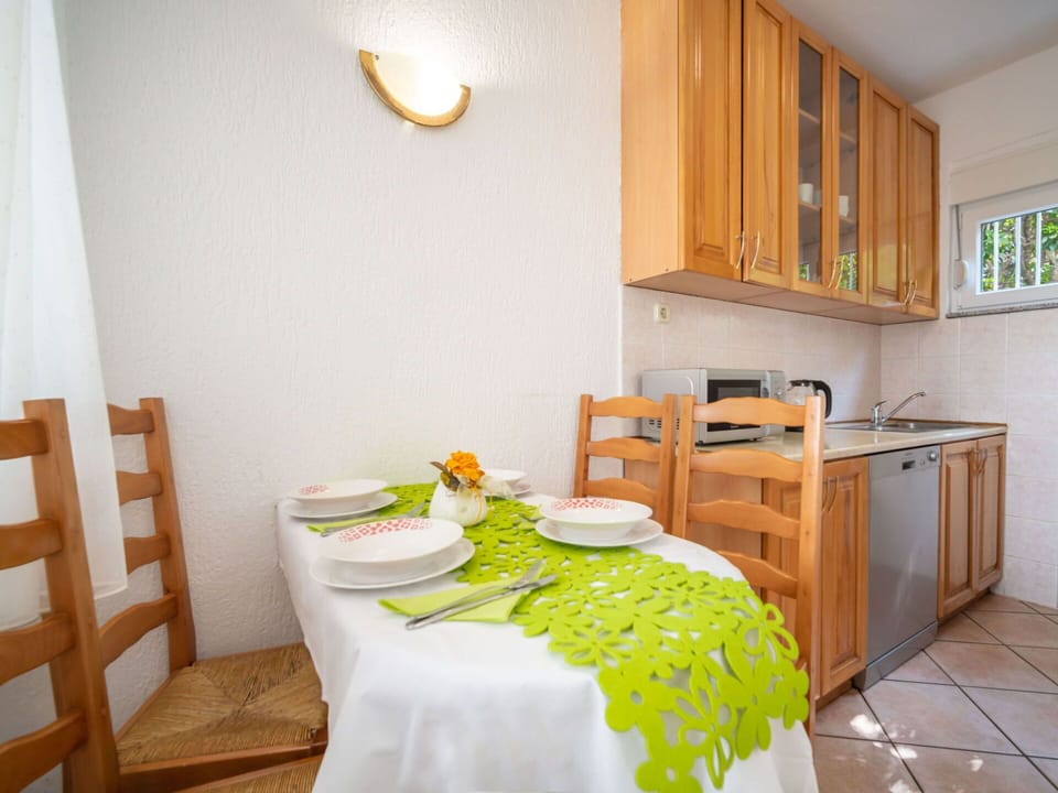 Cabinetry, Property, Furniture, Table, Countertop, Wood, Building, Kitchen Appliance, Lighting, Interior Design