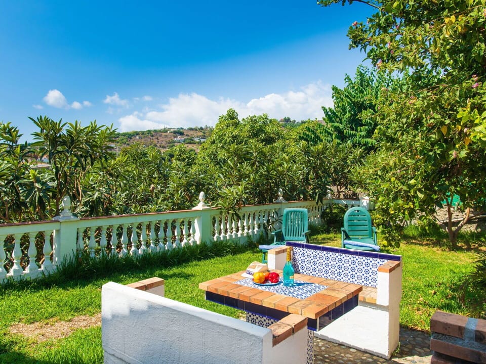Sky, Plant, Cloud, Property, Plant Community, Leaf, Natural Landscape, Outdoor Furniture, Architecture, Grass