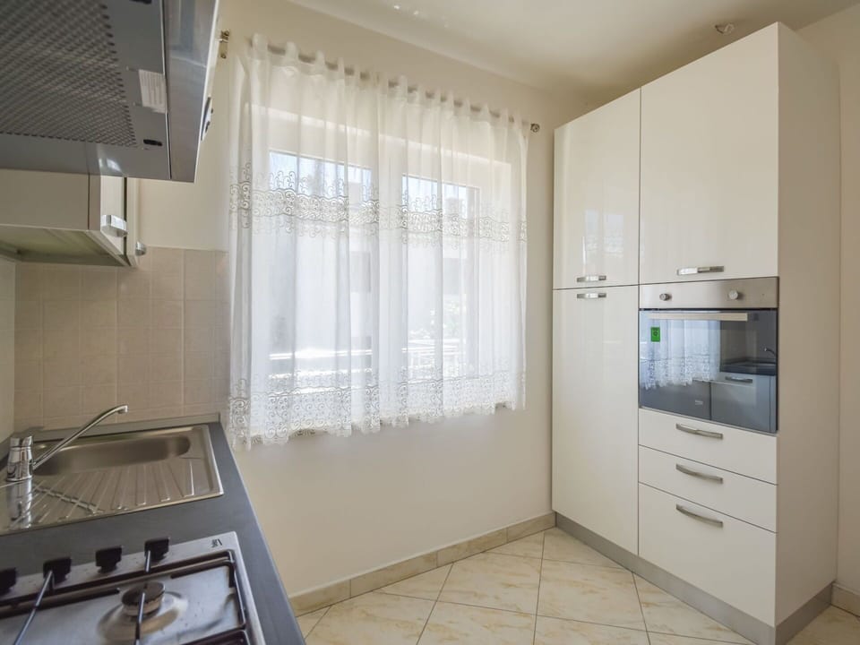 Cabinetry, Building, Wood, Kitchen Appliance, Interior Design, Architecture, Home Appliance, Kitchen, Flooring