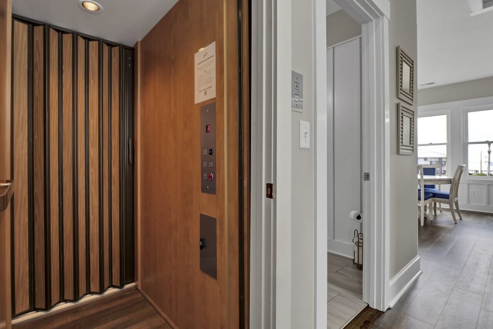 Elevator that visits all floors