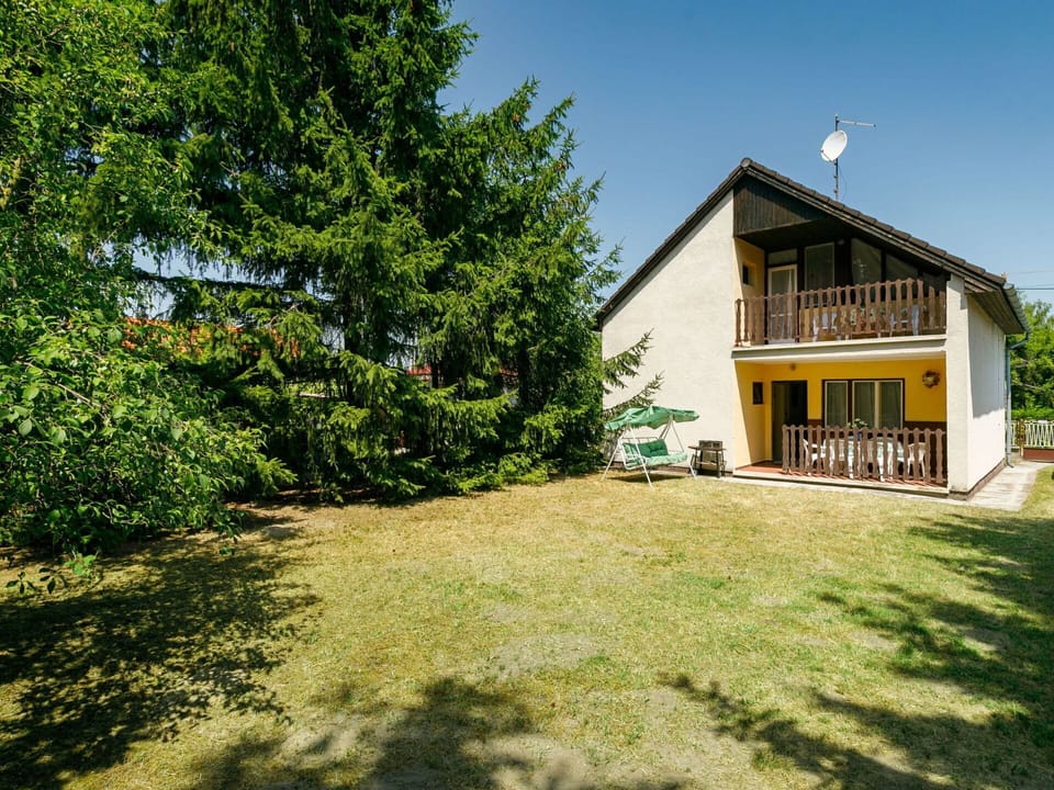 Plant, Sky, Building, Tree, Natural Landscape, Land Lot, House, Shade, Cottage, Landscape