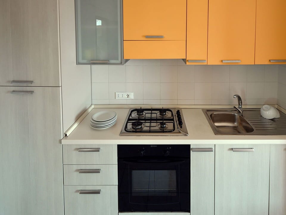 Cabinetry, Countertop, Gas Stove, Kitchen Appliance, Cooktop, Kitchen Stove, Building, Kitchen, Home Appliance, Drawer
