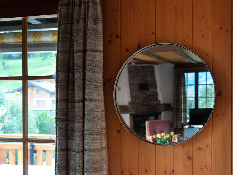 Window, Mirror, Wood, Building, Rectangle, Shade, Interior Design, Glass, Tints And Shades