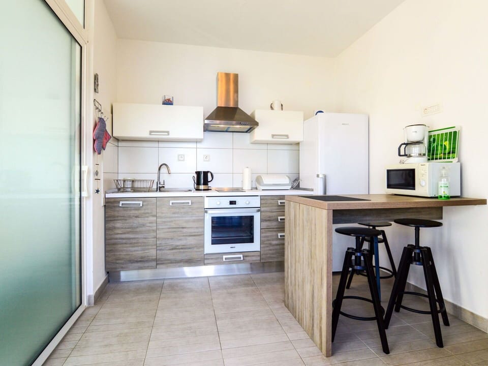 Cabinetry, Countertop, Kitchen Appliance, Home Appliance, Kitchen Stove, Kitchen, Wood, Gas Stove, Interior Design, Stove