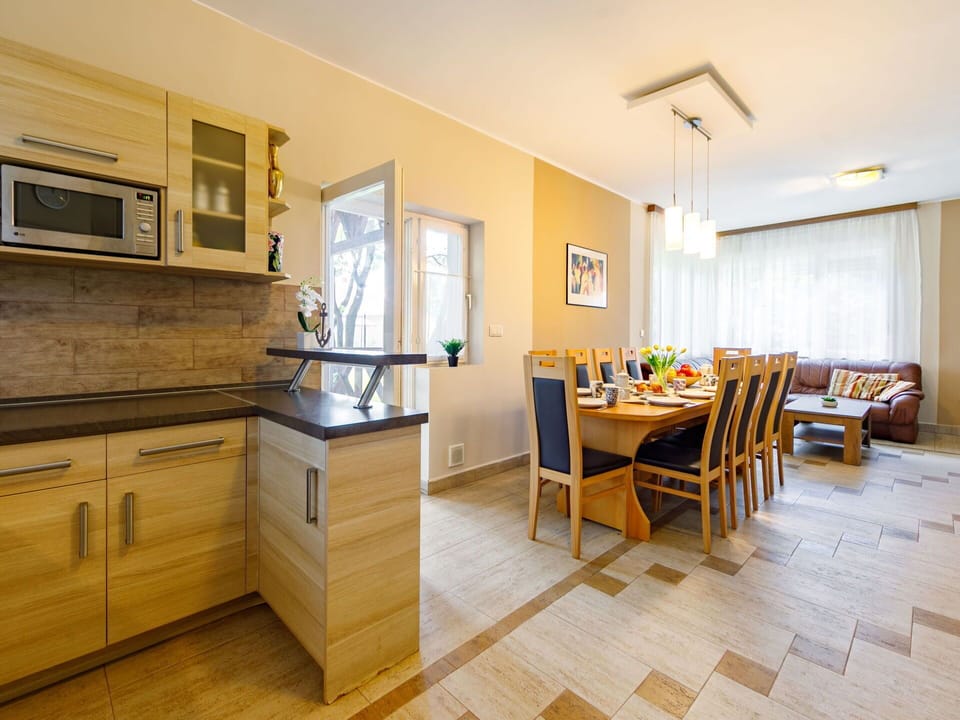 Furniture, Property, Cabinetry, Table, Building, Countertop, Chair, Wood, Window, Interior Design
