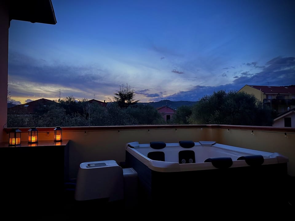 Outdoor spa tub