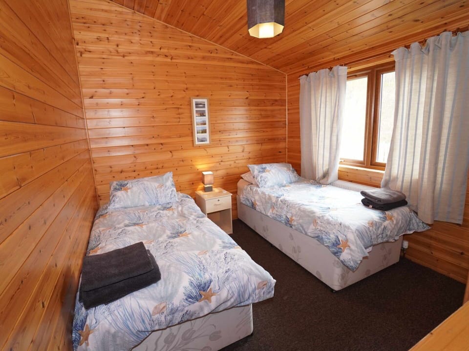 Property, Window, Furniture, Comfort, Wood, Bed Frame, Interior Design, Floor, Building